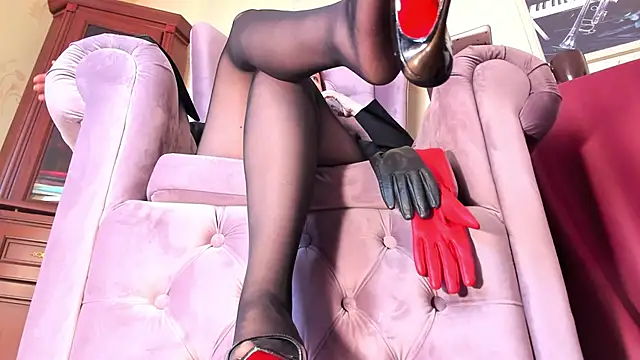 LillaGoddess online show from May 11, 2026, 4:04 pm