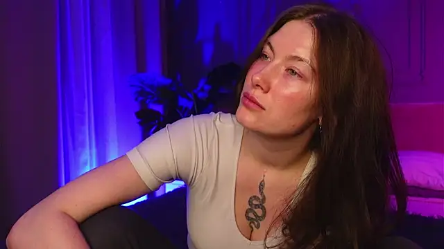 Liv Fay online show from November 26, 2025, 2:28 pm