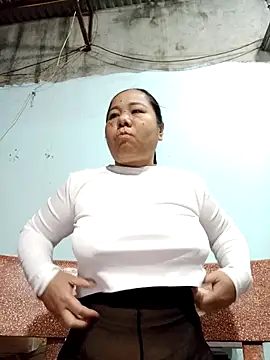 Snapshot of Queen_18200 chatting on December 18, 2025, 10:13 pm Queen 18200 online show from December 18, 2025, 10:13 pm