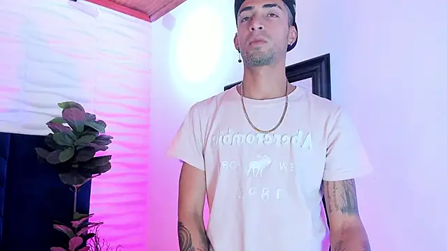 DrakeNeumann online show from November 19, 2025, 3:50 am