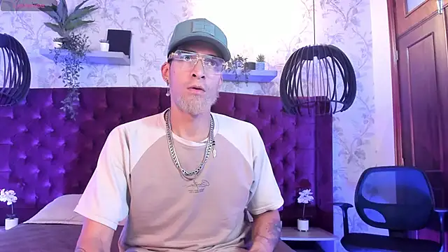 DrakeNeumann online show from July 26, 2026, 3:46 am