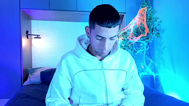 DrakeNeumann online show from November 8, 2025, 3:43 am