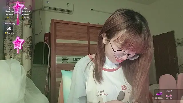 Lili 666 online show from April 12, 2026, 3:48 pm