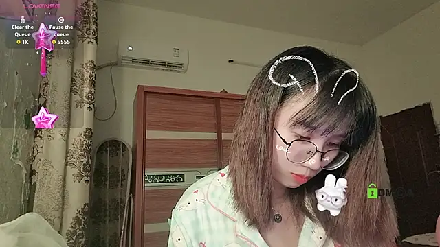 Lili 666 online show from November 11, 2025, 4:24 pm