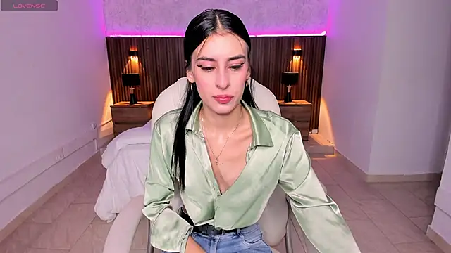 Snapshot of karlaa_james chatting on November 1, 2025, 11:04 am karlaa james online show from November 1, 2025, 11:04 am