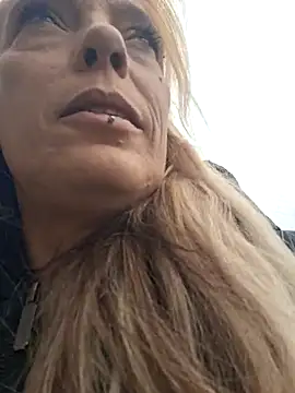 Snapshot of Fantasie-Hot-Sarah chatting on March 1, 2025, 10:13 am Fantasie-Hot-Sarah online show from March 1, 2025, 10:13 am