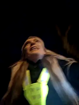 Snapshot of Fantasie-Hot-Sarah chatting on March 19, 2025, 6:12 pm Fantasie-Hot-Sarah online show from March 19, 2025, 6:12 pm