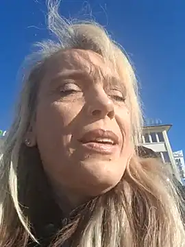 Snapshot of Fantasie-Hot-Sarah chatting on March 17, 2025, 7:57 am Fantasie-Hot-Sarah online show from March 17, 2025, 7:57 am