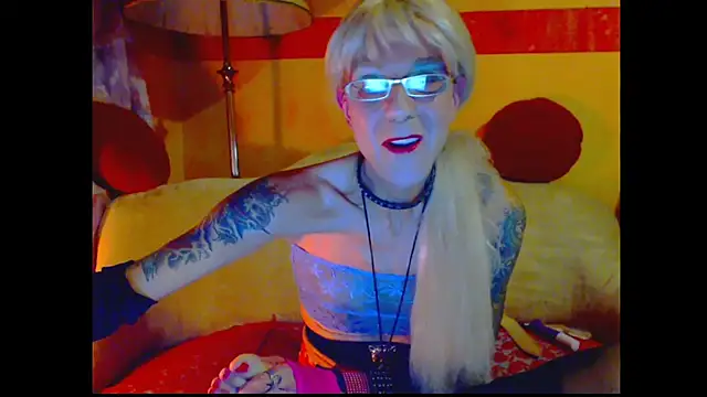 Snapshot of cuxladyboy chatting on December 9, 2024, 7:50 am cuxladyboy online show from December 9, 2024, 7:50 am