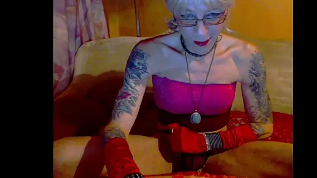 Snapshot of cuxladyboy chatting on December 3, 2024, 11:29 pm cuxladyboy online show from December 3, 2024, 11:29 pm