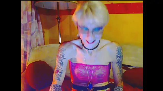 Snapshot of cuxladyboy chatting on March 19, 2025, 1:43 am cuxladyboy online show from March 19, 2025, 1:43 am