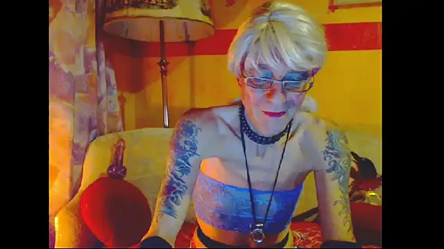 Snapshot of cuxladyboy chatting on December 13, 2024, 5:00 pm cuxladyboy online show from December 13, 2024, 5:00 pm