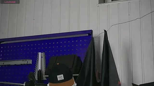 dustyn fox online show from November 1, 2025, 3:39 pm