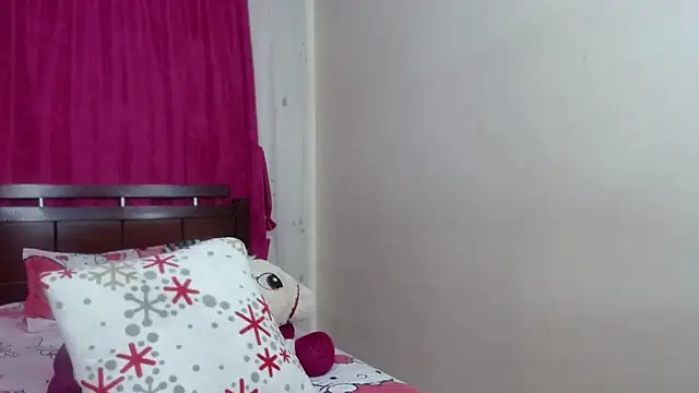 Snapshot of petitolivia chatting on May 29, 2026, 10:49 pm petitolivia online show from May 29, 2026, 10:49 pm