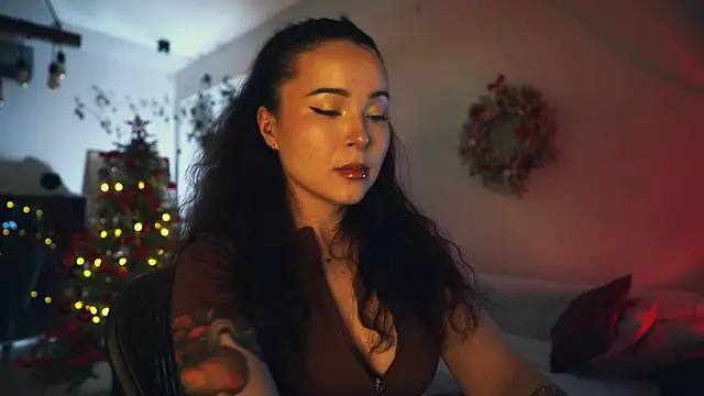 Leona Mell online show from December 21, 2025, 10:10 pm