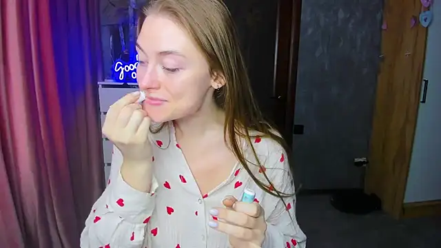 Demure Smile online show from September 18, 2025, 4:15 am