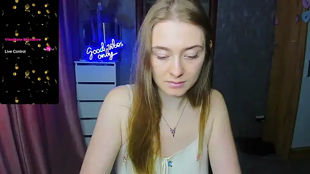 Demure Smile online show from September 9, 2025, 5:39 am