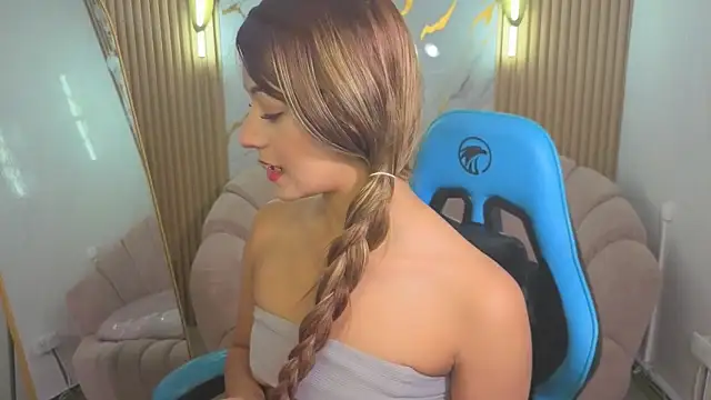 Laurita b online show from April 15, 2026, 7:51 pm