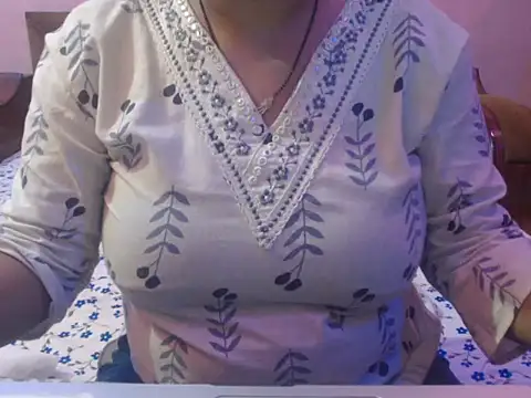 Snapshot of cute-priy chatting on June 10, 2026, 4:35 am cute-priy online show from June 10, 2026, 4:35 am