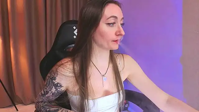 Snapshot of ShiroHeby chatting on January 7, 2026, 12:21 pm ShiroHeby online show from January 7, 2026, 12:21 pm