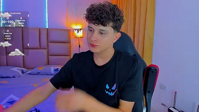 Snapshot of Nathan_Bluee chatting on February 23, 2025, 3:18 pm Nathan Bluee online show from February 23, 2025, 3:18 pm