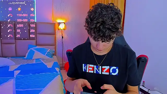 Snapshot of Nathan_Bluee chatting on February 18, 2025, 1:33 pm Nathan Bluee online show from February 18, 2025, 1:33 pm