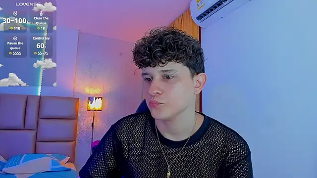 Snapshot of Nathan_Bluee chatting on March 17, 2025, 2:12 pm Nathan Bluee online show from March 17, 2025, 2:12 pm