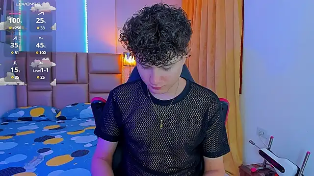 Snapshot of Nathan_Bluee chatting on March 10, 2025, 1:32 pm Nathan Bluee online show from March 10, 2025, 1:32 pm