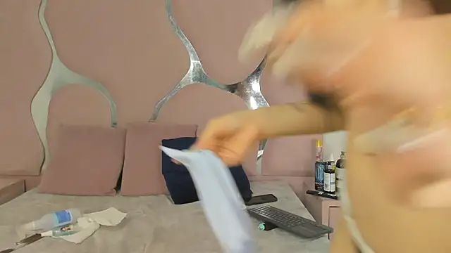 Freyaht online show from March 4, 2026, 5:15 am