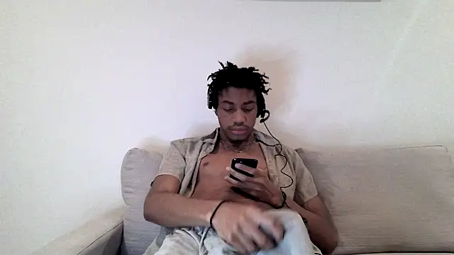 Snapshot of Skinnyblackman chatting on February 4, 2026, 4:18 am Skinnyblackman online show from February 4, 2026, 4:18 am