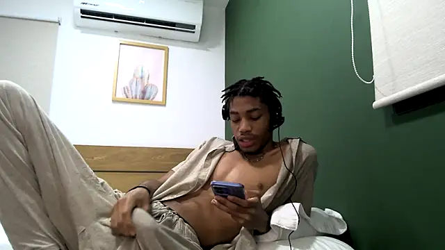 Snapshot of Skinnyblackman chatting on February 12, 2026, 2:11 am Skinnyblackman online show from February 12, 2026, 2:11 am