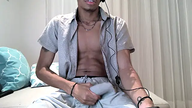 Snapshot of Skinnyblackman chatting on February 5, 2026, 3:24 am Skinnyblackman online show from February 5, 2026, 3:24 am