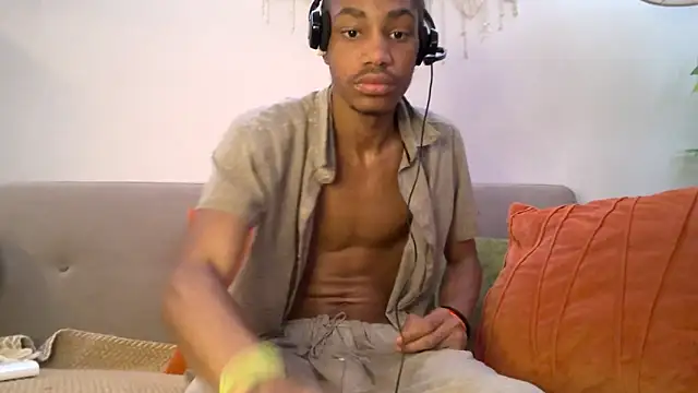 Snapshot of Skinnyblackman chatting on February 22, 2026, 5:10 am Skinnyblackman online show from February 22, 2026, 5:10 am