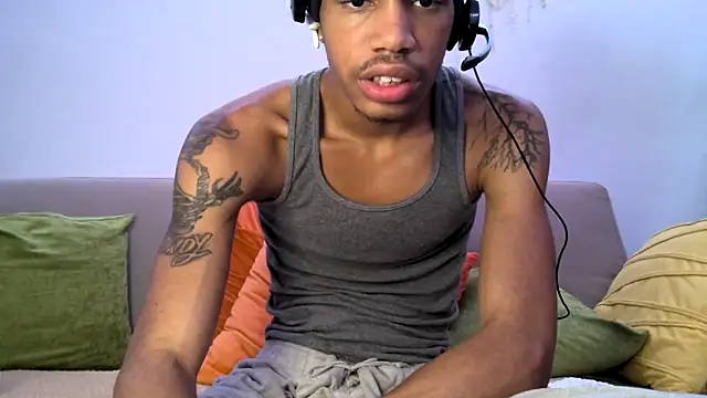 Snapshot of Skinnyblackman chatting on February 20, 2026, 6:26 am Skinnyblackman online show from February 20, 2026, 6:26 am