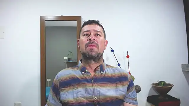 ambar jacksonn online show from October 3, 2025, 11:17 pm