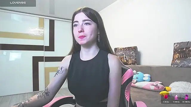 Snapshot of Luxuryalma chatting on June 19, 2026, 6:58 pm Luxuryalma online show from June 19, 2026, 6:58 pm