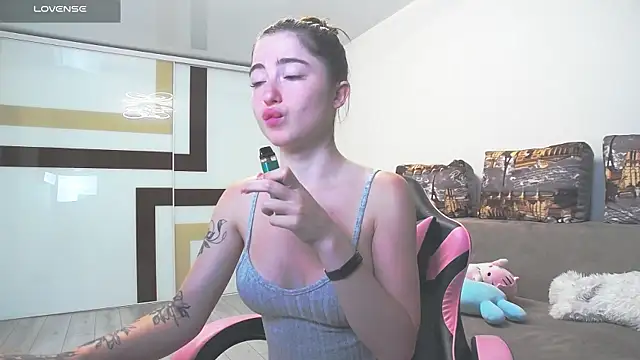Snapshot of Luxuryalma chatting on June 29, 2026, 6:09 am Luxuryalma online show from June 29, 2026, 6:09 am