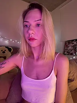 Snapshot of _urbestie_ chatting on July 7, 2026, 10:35 pm urbestie online show from July 7, 2026, 10:35 pm