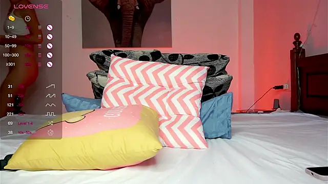 Snapshot of Avrilmoon chatting on February 15, 2026, 1:17 am Avrilmoon online show from February 15, 2026, 1:17 am