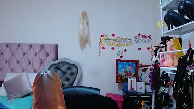 lanaqueen699 online show from December 1, 2025, 12:28 pm