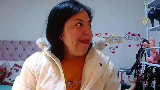 lanaqueen699 online show from January 6, 2026, 12:20 pm