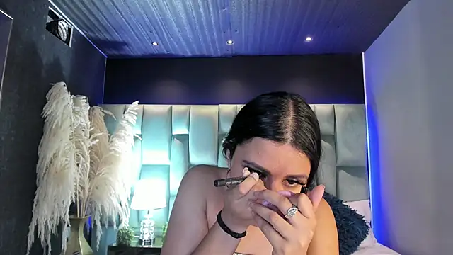 Larabrooks online show from November 26, 2025, 7:03 pm