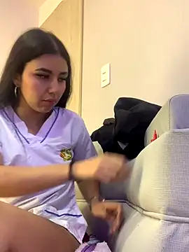 Larabrooks online show from November 24, 2025, 6:52 pm