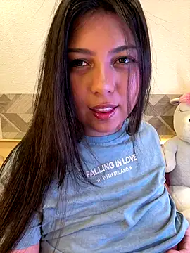 Snapshot of Maii_chan chatting on November 4, 2025, 6:28 am Maii chan online show from November 4, 2025, 6:28 am