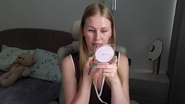 Snapshot of IsabelAllen chatting on July 8, 2026, 12:06 pm IsabelAllen online show from July 8, 2026, 12:06 pm