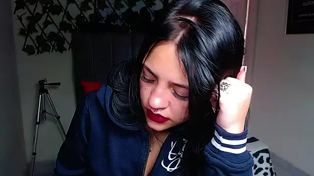 Violettasquirt online show from June 30, 2026, 1:33 pm