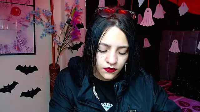 Violettasquirt online show from October 28, 2025, 1:21 pm