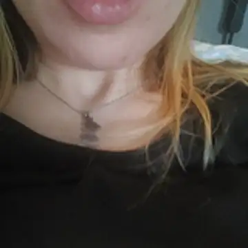Snapshot of Linda_999 chatting on December 2, 2025, 1:35 pm Linda 999 online show from December 2, 2025, 1:35 pm