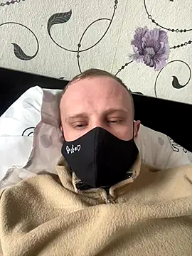 Snapshot of red_red00 chatting on January 7, 2026, 8:52 am red red00 online show from January 7, 2026, 8:52 am