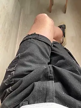 Snapshot of red_red00 chatting on October 15, 2025, 12:02 pm red red00 online show from October 15, 2025, 12:02 pm